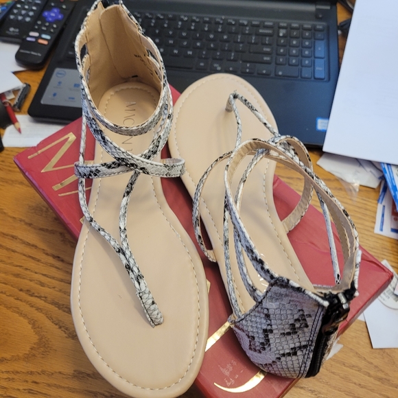 Ladles Sandals - Picture 4 of 9